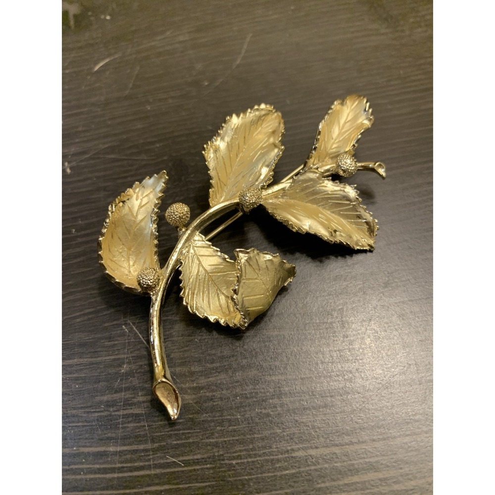 Vintage Coro Brooch Gold Tone Leaves Berries Signed Classic Hat Luxury